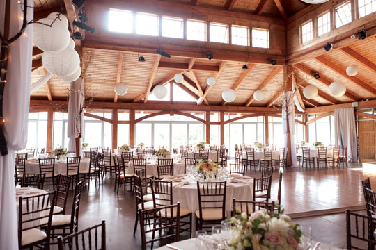 How to Decide on an Outdoor or Indoor Wedding Reception