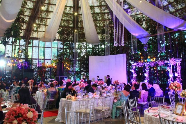 indoor-wedding-the-glass-garden-640x426